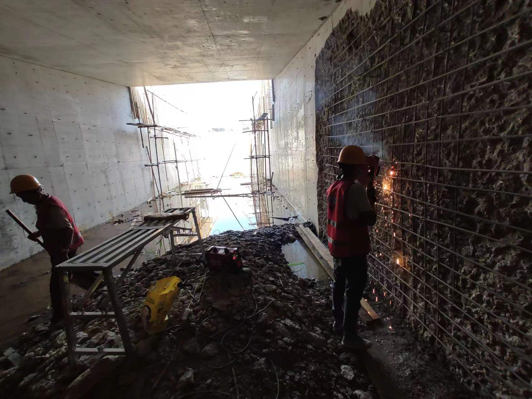 儋州挖断承重墙导致楼体开裂，加固施工方案出炉